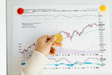 Dividend Stocks Vs Growth Stocks: Where Should Long Term Investors Lean