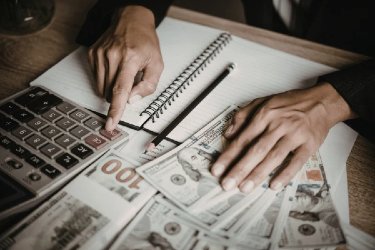 Real Estate Vs REITs: Which Is the Smarter Entry into Property Investing