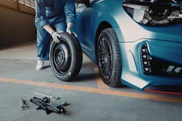 Common Signs That Indicate You Need New Tires