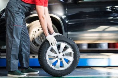 Common Signs That Indicate You Need New Tires
