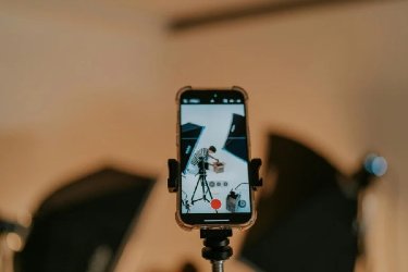 How US Small Businesses Can Use Short-Form Video to Dominate Local Markets