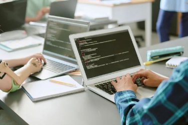 Paid vs Free AI Software: A Verdict for Startups on Tight Budgets