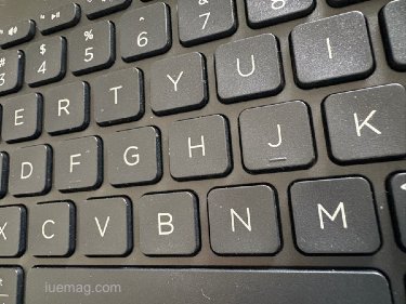 Why a Bluetooth keyboard fails only in the LinkedIn comment box on iPhone