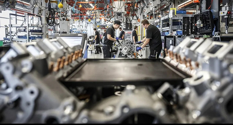 Predictive Maintenance: Reducing Downtime with AI in Manufacturing