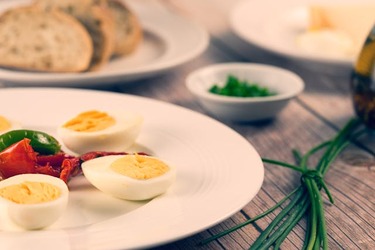 Hard-Boiled Eggs-10 Blood Sugar-Friendly Snacks to Keep You Energized Hard-Boiled Eggs-10 Blood Sugar-Friendly Snacks to Keep You Energized