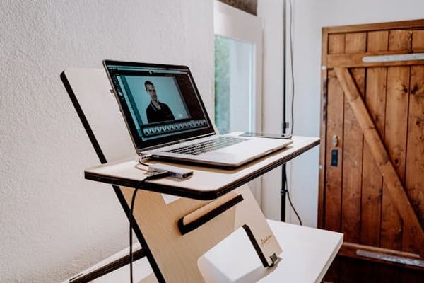 How Does a Standing Desk Improve Your Health and Productivity at Work How Does a Standing Desk Improve Your Health and Productivity at Work