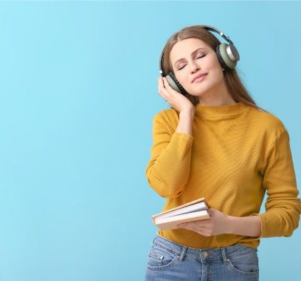 The Role of E-Books and Audiobooks in Modern Reading Habits