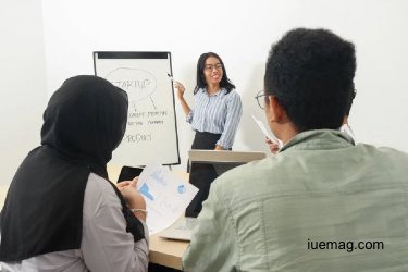 The Pros and Cons of Bootstrapping a Startup