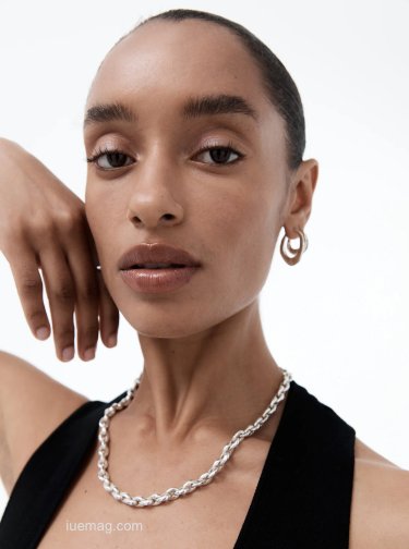 Style That Inspires: How the Right Accessories Reflect Inner Confidence